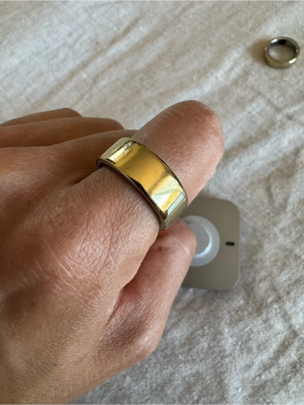 Oura Ring 4 Gold with Box - Size 7